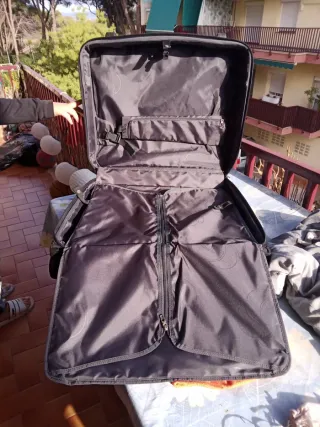 Valigia Samsonite nera per abiti