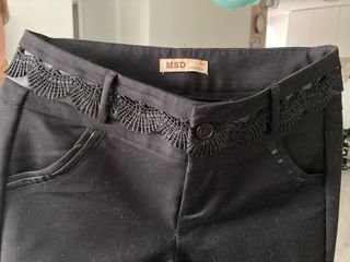 Pantalón de vestir negro con encaje