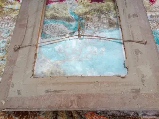 Cornice in legno con nastro dorato