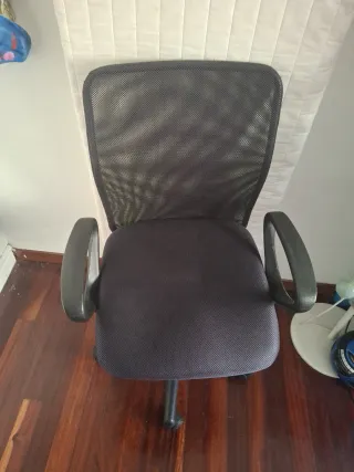 Sedia da ufficio girevole nera