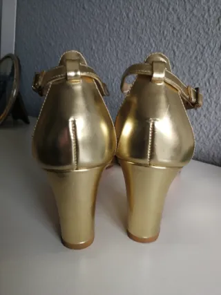 Sandalias piel doradas Latouche