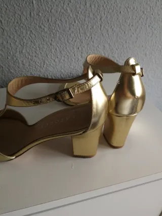 Sandalias piel doradas Latouche