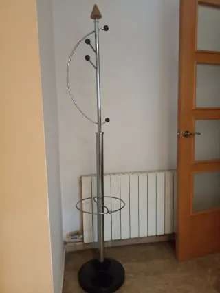Perchero vanguardista aprox 1,60 altura
