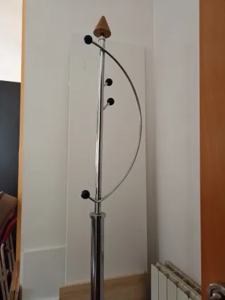 Perchero vanguardista aprox 1,60 altura