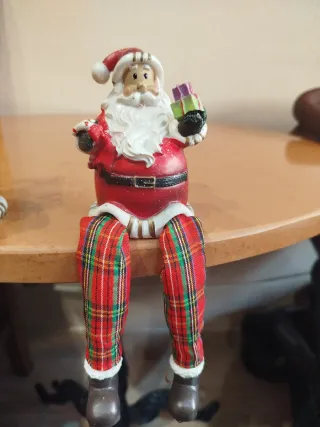 Figuras de Papá Noel sentados