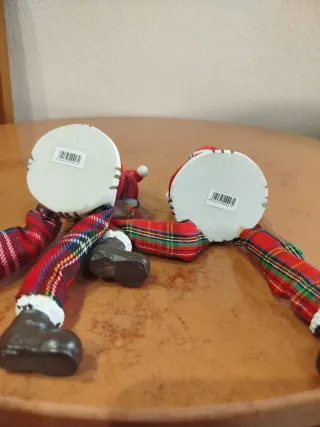 Figuras de Papá Noel sentados