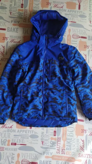Chaqueta de esquí azul con camuflaje
