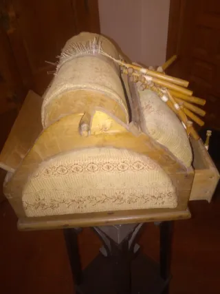 Caja antigua para hacer bolillos