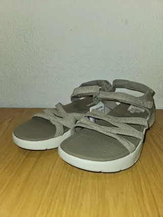 Sandalias Skechers Beige Nuevas