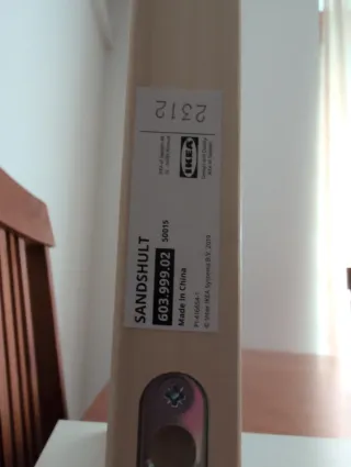 Estanterías de madera blanca