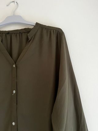 ZARA Blusa Fluida Verde Oliva Oversize |