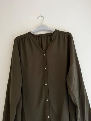 ZARA Blusa Fluida Verde Oliva Oversize |