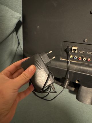 televisión LG de 24”, modelo 24MT48S-PZ,