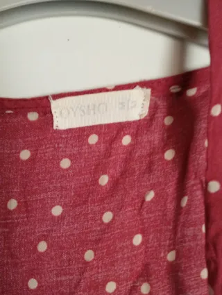 Vestido rojo con lunares blancos