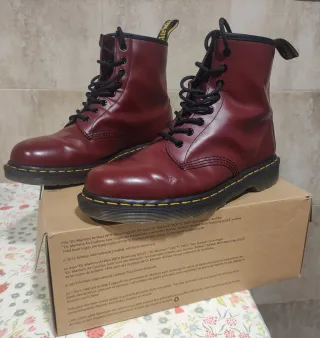 Botas Dr. Martens Cherry Red 1460 size UK 9, EU 43