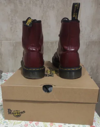 Botas Dr. Martens Cherry Red 1460 size UK 9, EU 43