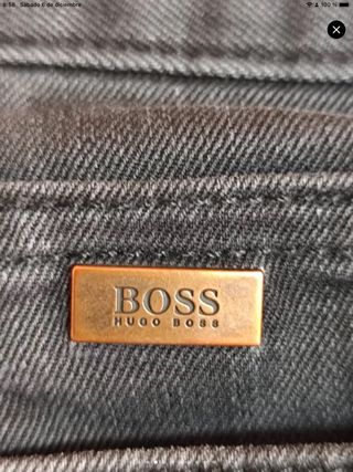 Pantalon Chino Hugo Boss negro.