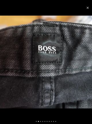 Pantalon Chino Hugo Boss negro.