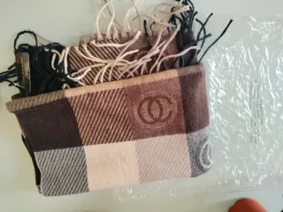 Sciarpa a quadri con logo