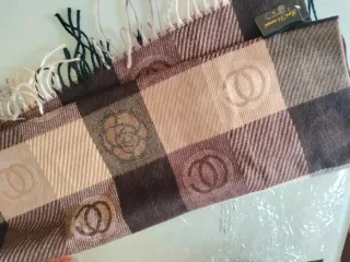 Sciarpa a quadri con logo