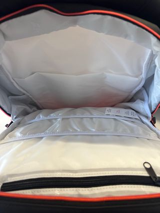 Mochila deportiva Babolat naranja y blanca