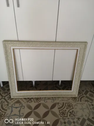 Cornici per tele e specchi beige/oro