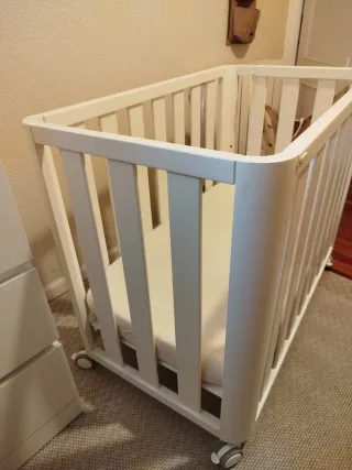 Minicuna Doco cotinfant blanca con ruedas 50x90.