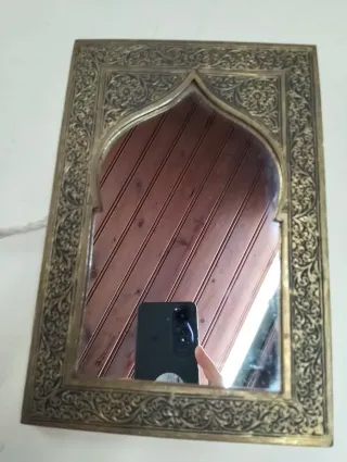 Specchio arabo in metallo dorato e cristallo