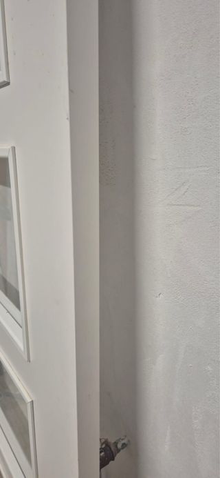 puerta interior blanca corredera y herrajes