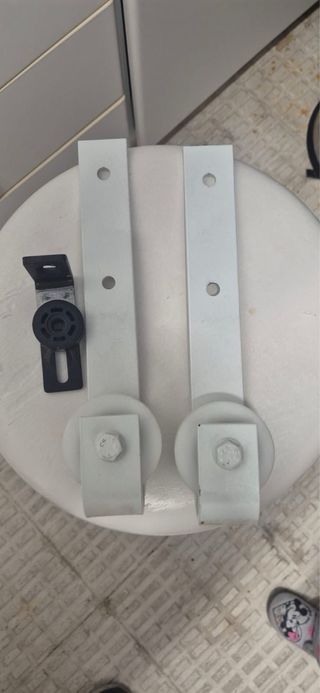 puerta interior blanca corredera y herrajes