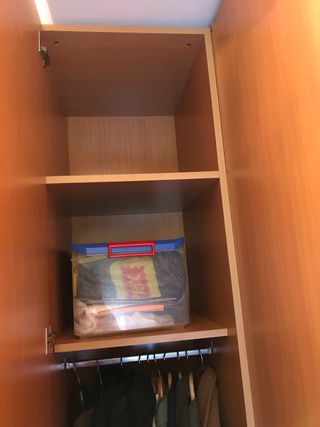 Armario esquinero melamina marrón. muy cuidado.