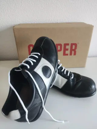 Zapatos Camper Negro y Blanco