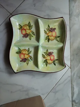 Vassoio in ceramica decorato frutta