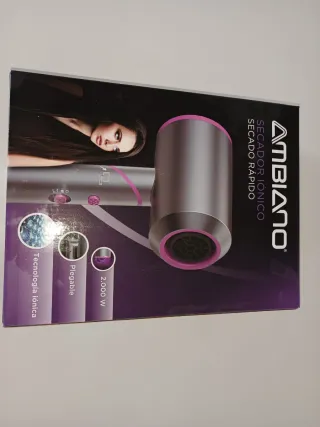 Bolso de piel marrón con hebilla