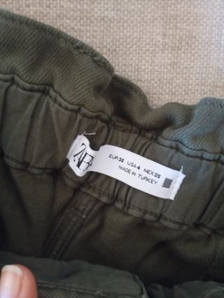 Pantalón Zara paperbag cintura alta verde caqui XS