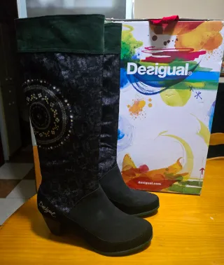 Botas altas Desigual negras y verdes