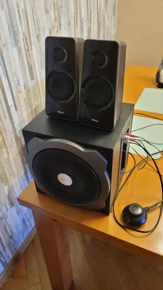 Sistema de sonido Trust 2.1