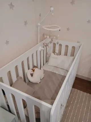 Cuna de madera maciza blanca