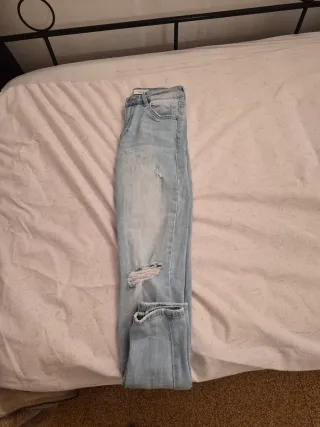Pantalón tejano desgastado
