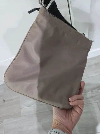 Bolso bandolera beige y negro