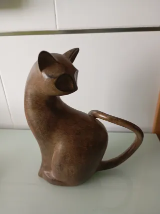 Figura gato madera tallada