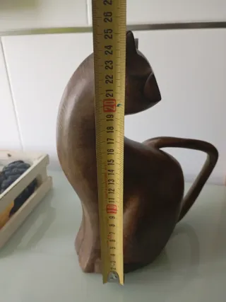 Figura gato madera tallada