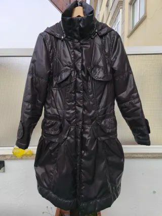 Abrigo chubasquero mujer negro