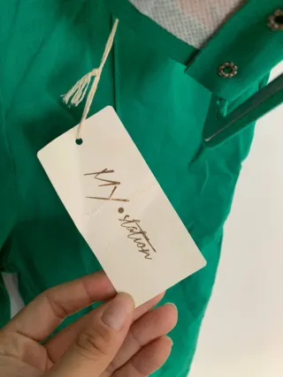 Nuovi pantaloni verdi da donna