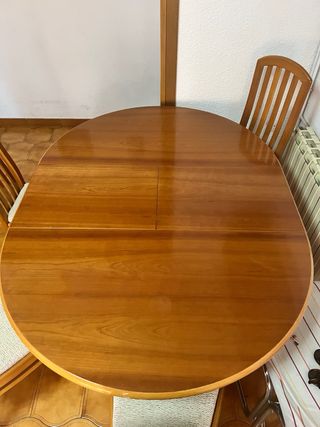 Tavolo rotondo in legno massello con 4 sedie