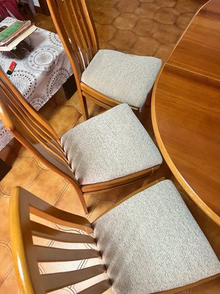 Tavolo rotondo in legno massello con 4 sedie