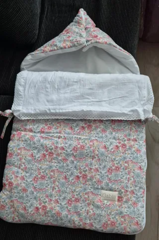 Sacco per fasciatoio con stampa floreale e imbottitura removibile. Gabis