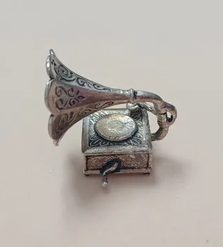 Gramófono en miniatura