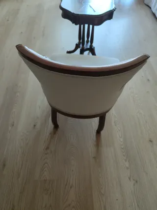 Scarpiera beige e legno, tavolo in regalo abbinato