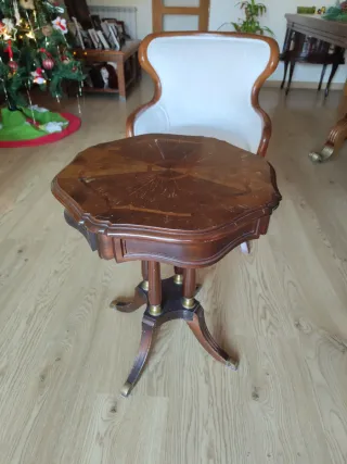 Scarpiera beige e legno, tavolo in regalo abbinato